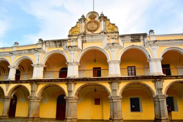 (1.) Foto-Impressionen zu: Guatemala Antigua, Historisches Gebaeude