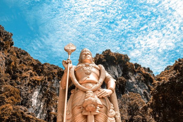 Goldene Statue vor Batu Höhlen, Malaysia