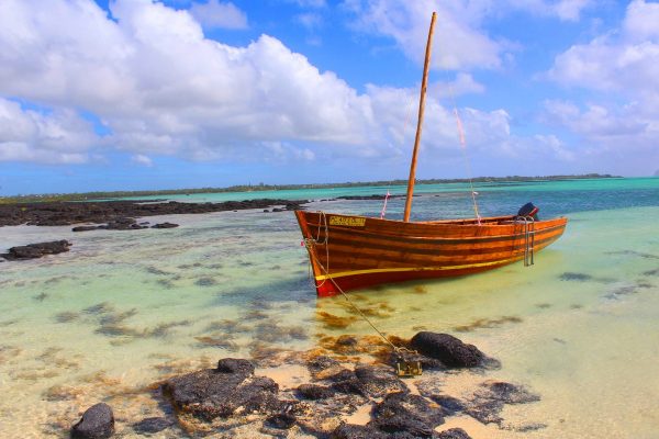Segelboot am Strand, Mauritius