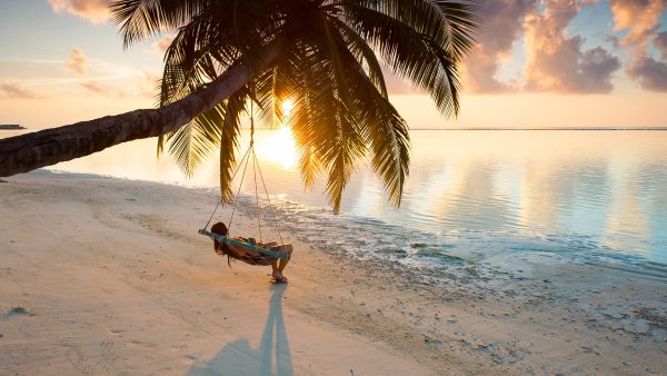 Sonnenuntergang in der Hängematte genießen, Malediven