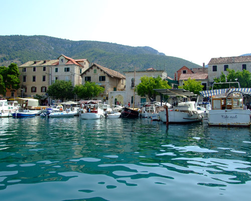 Kroatiens Hauptstadt Zagreb & Baden in Zadar Hintergrundbild