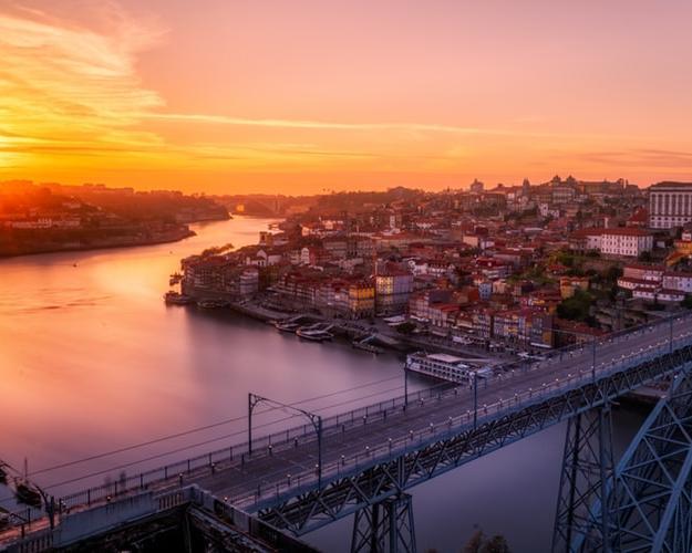 Porto & Inselhopping Azoren Hintergrundbild