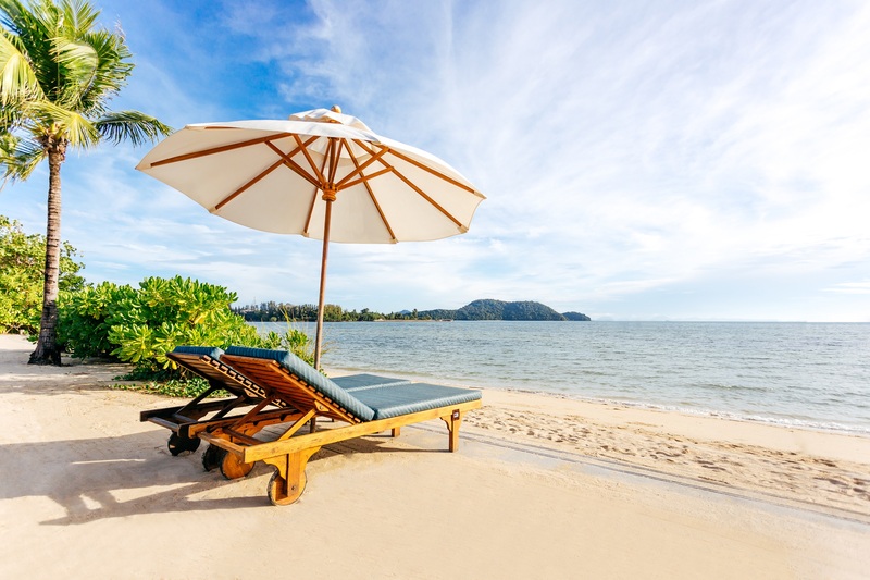 Deluxe-Strandurlaub auf Phuket Hintergrundbild