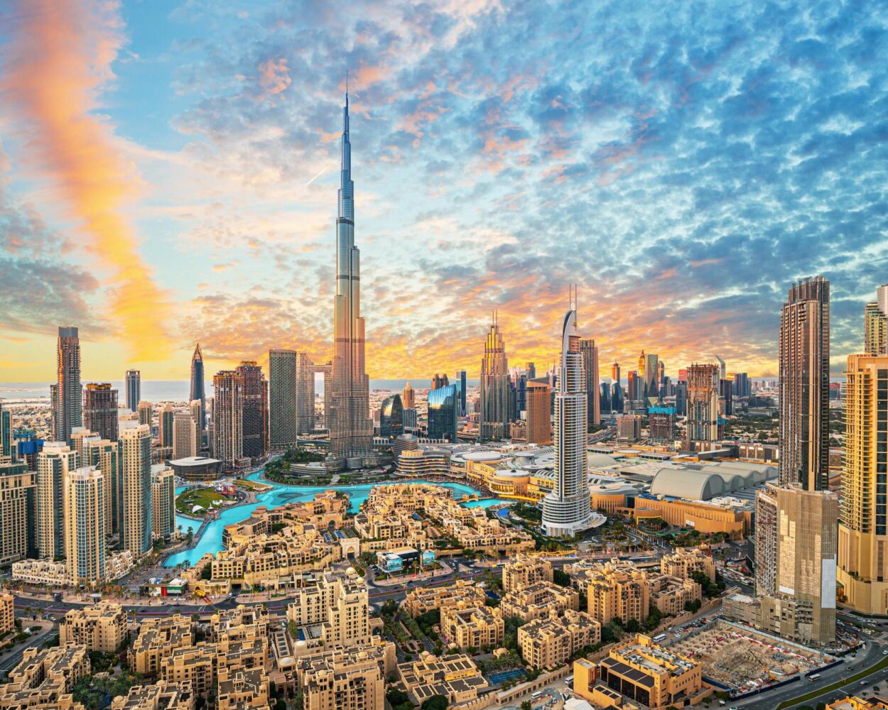 Megastadt Dubai und Baden in Sri Lanka Hintergrundbild