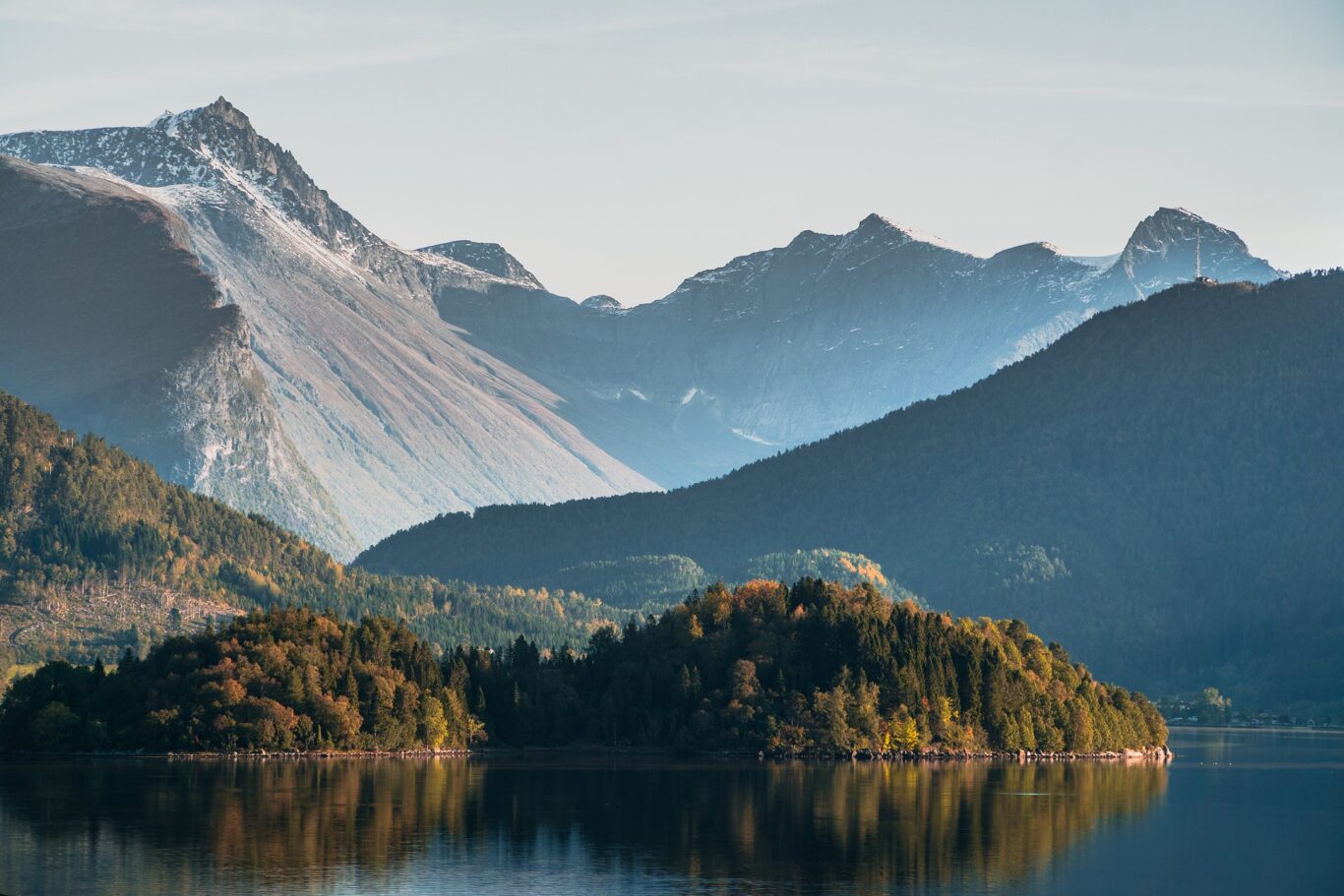 Mietwagenrundreise "Norwegens Norden" Hintergrundbild