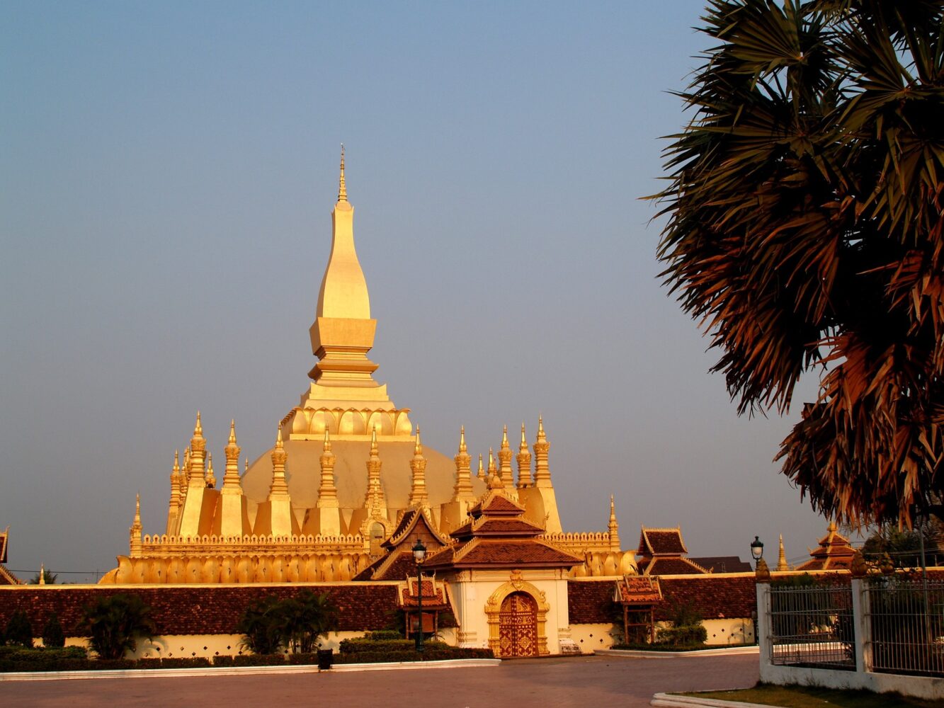 Rundreisen "Höhepunkte Laos & Kambodschas" + Badeurlaub am Golf von Siam Hintergrundbild