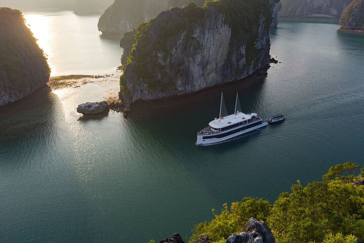Hanoi mit Halong Bucht Kreuzfahrt & Baden in Phan Thiet Hintergrundbild Hanoi mit Halong Bucht Kreuzfahrt & Baden in Phan Thiet Hintergrundbild