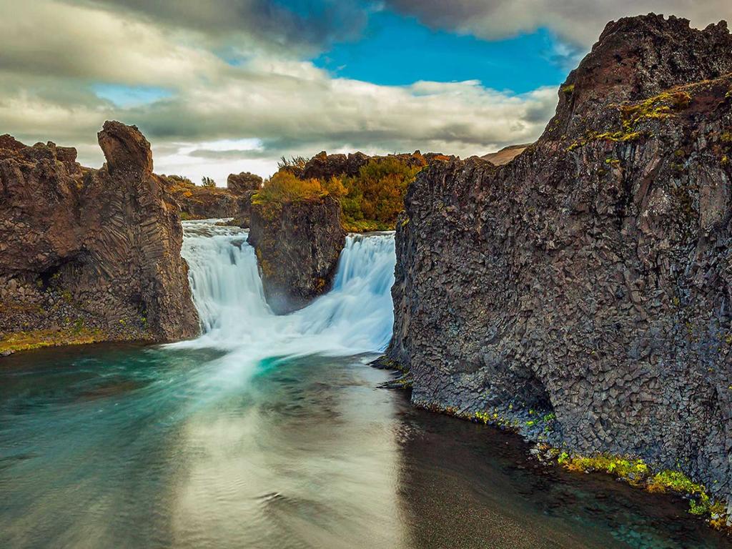 Island inklusive Walbeobachtungstour Hintergrundbild