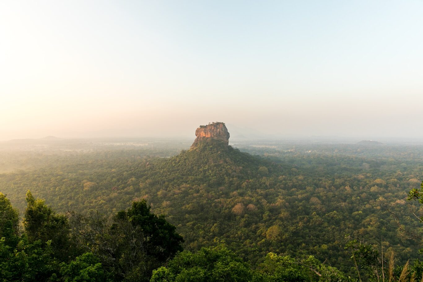 Große Sri Lanka Privatrundreise & All Inclusive Badeurlaub Hintergrundbild