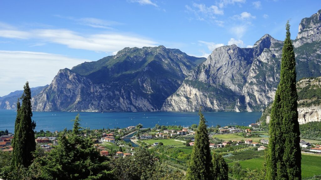 Ausblick über Gardasee, Italien