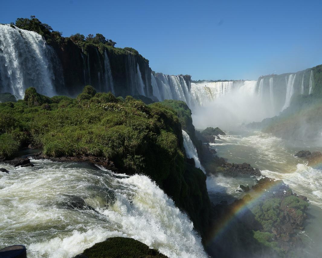 Buenos Aires, Iguazu-Wasserfälle, Amazonas Abenteuer & Rio de Janeiro Hintergrundbild Buenos Aires, Iguazu-Wasserfälle, Amazonas Abenteuer & Rio de Janeiro Hintergrundbild