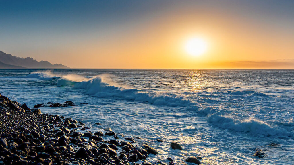 Sonnenuntergang am Strand, El Hierro, Spanien