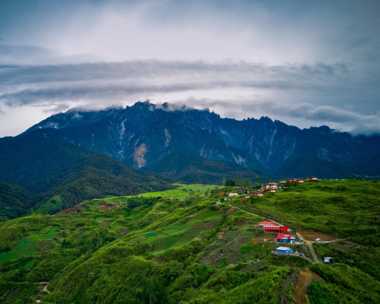 Gruppentour "Mount Kinabalu Besteigung" Hintergrundbild