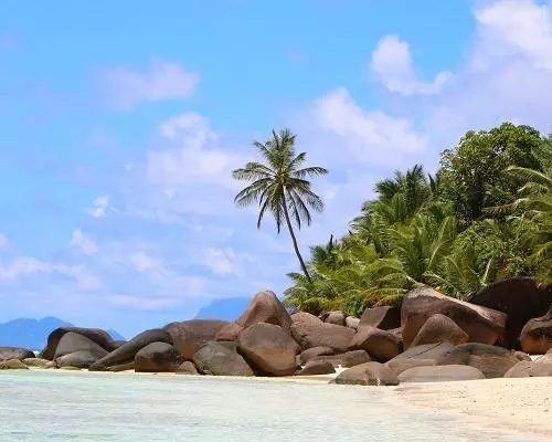 Dubai, Segelkreuzfahrt mit Inselhopping & Baden auf den Seychellen