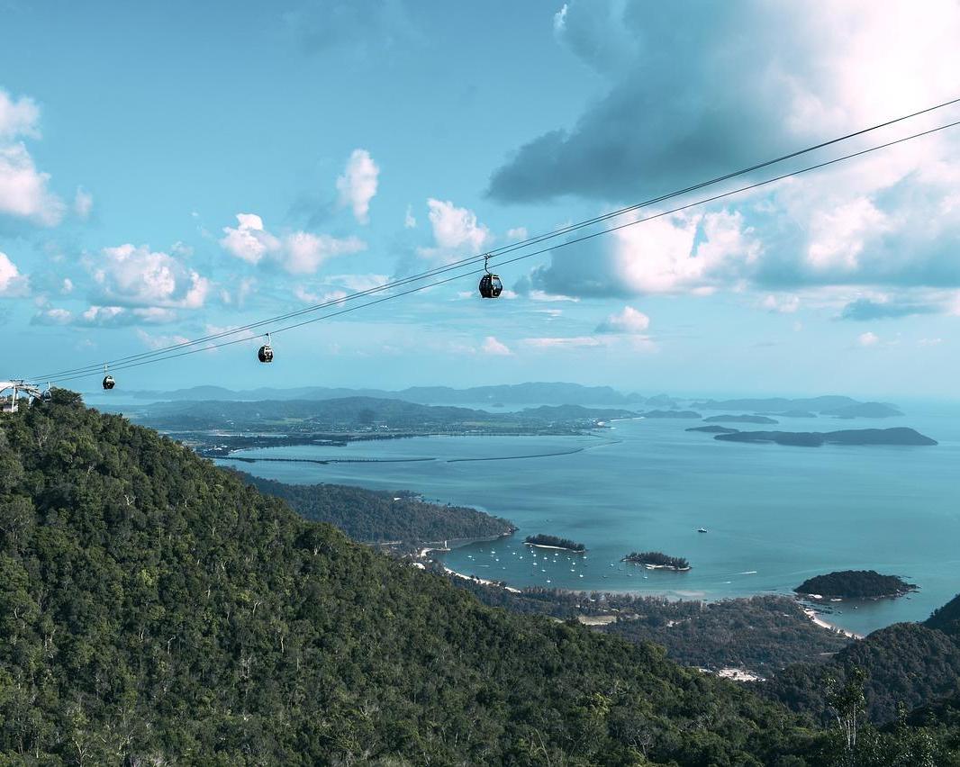 Inselhopping Malaysia: Borneo, Penang & Langkawi (inkl. 5 Ausflüge) Hintergrundbild Inselhopping Malaysia: Borneo, Penang & Langkawi (inkl. 5 Ausflüge) Hintergrundbild