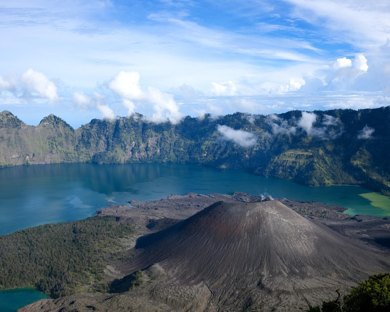 Private Kurztour "Senaru Kraterrand Trekking" Lombok Hintergrundbild Private Kurztour "Senaru Kraterrand Trekking" Lombok Hintergrundbild
