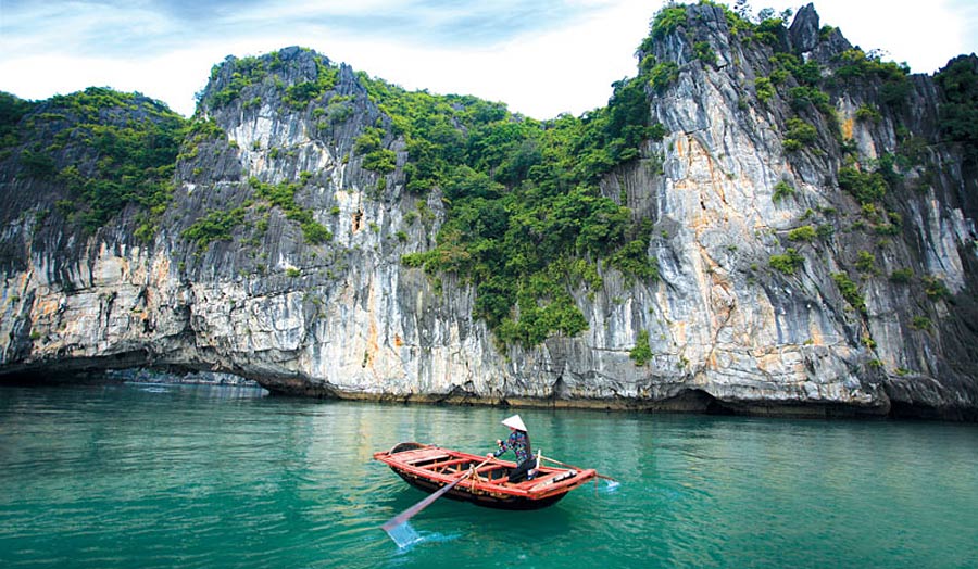 Vietnam: Spektakuläre Kalksteininseln und boomende Städte Hintergrundbild Vietnam: Spektakuläre Kalksteininseln und boomende Städte Hintergrundbild