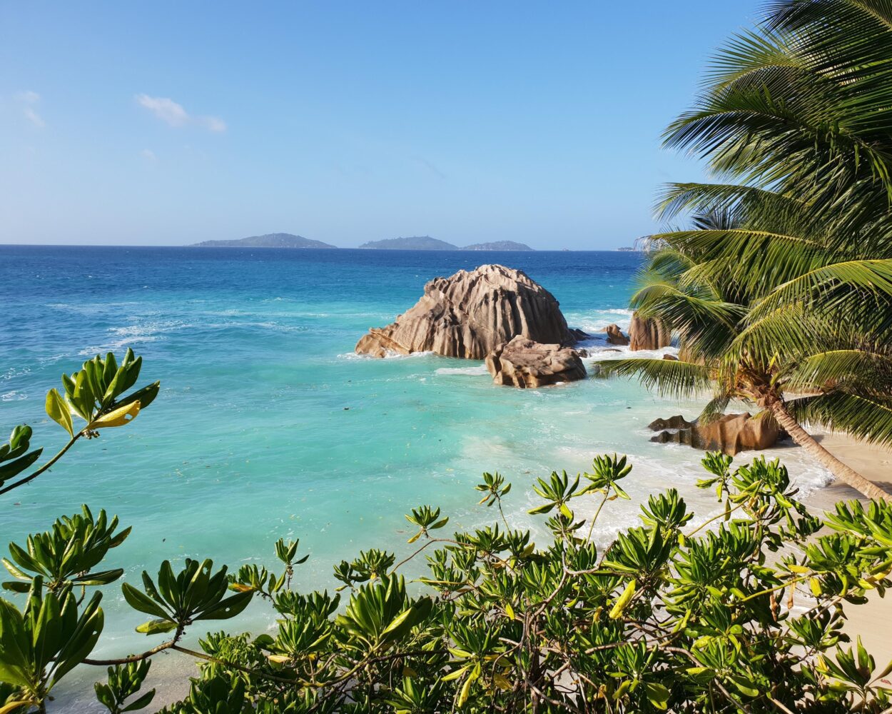 Motoryacht Inselhopping Seychellen & Badeverlängerung Mahe Hintergrundbild