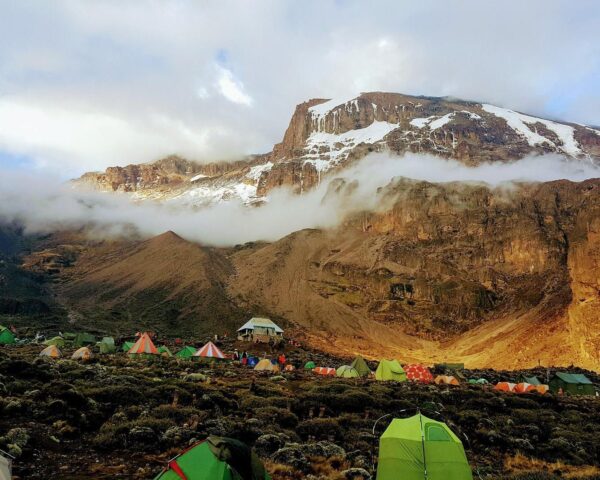 Kilimandscharo Besteigung Machame Route, Manyari Safari & Baden auf Sansibar