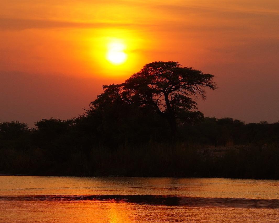 Camping Safari "16 Tage Botswana mit Viktoriafälle" & Baden La Réunion Hintergrundbild