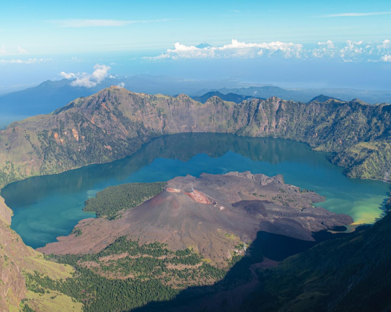 Private Kurztour "Senaru Kraterrand Trekking" (Lombok) Hintergrundbild