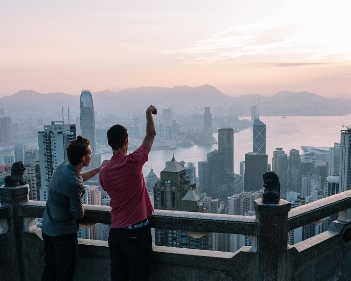 Dubai & kontrastreiches Hongkong Hintergrundbild