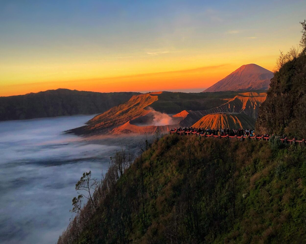 Sonnenaufgangstour "Mount Bromo" Hintergrundbild