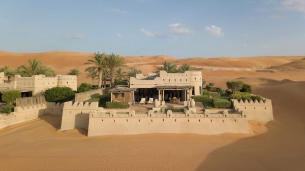 Bild für das Angebot: DeLuxe Mietwagenrundreise "Faszination Wüste in Abu Dhabi"