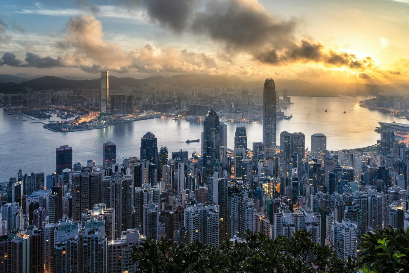 Stopover in Hongkong & Baden im schönen Khao Lak Hintergrundbild