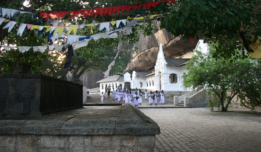 Transfer-Tour Ost-Westküste (Passikudah) mit Übernachtung & Besichtigung Dambulla Hintergrundbild