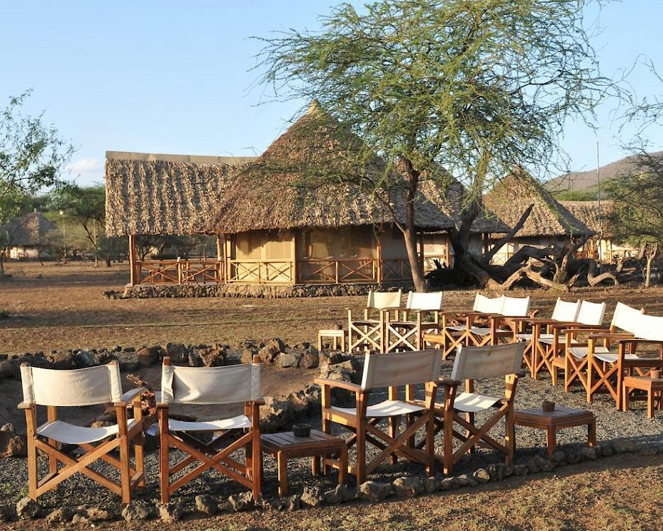 Kenia erleben: Tsavo-Safari & Badeurlaub Hintergrundbild