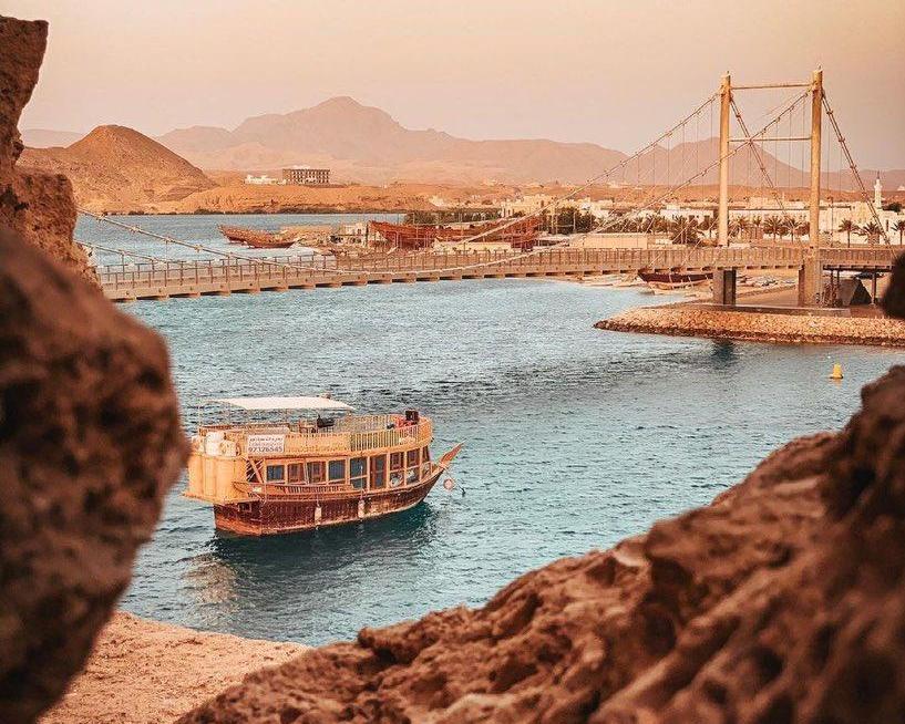Mietwagenrundreise "Zu den Höhepunkten des Sultanats Oman" & Erholung Hintergrundbild Mietwagenrundreise "Zu den Höhepunkten des Sultanats Oman" & Erholung Hintergrundbild